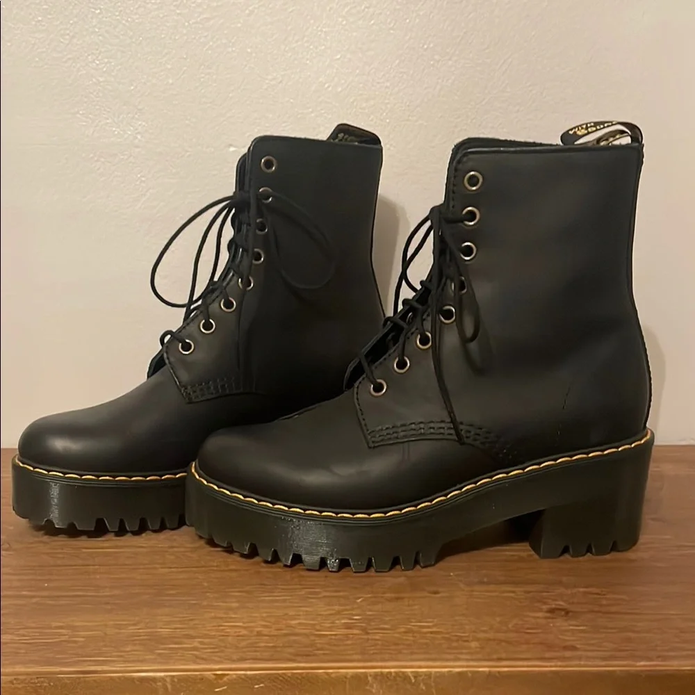 New Dr. Martens Black Combat Boots with Chunky Sole Size 7 - Picture 3 of 5